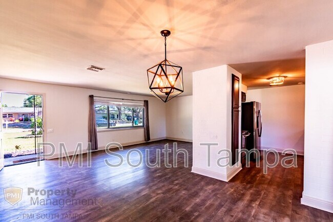 Foto del edificio - 12174 83rd Ave N