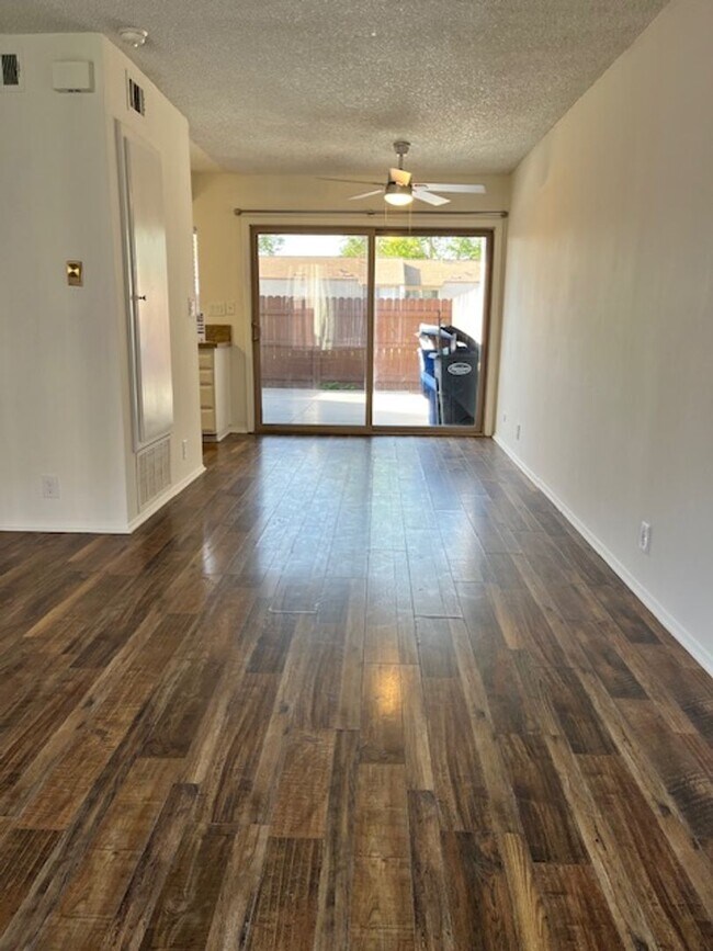 Foto del edificio - Todd Ranch Condo