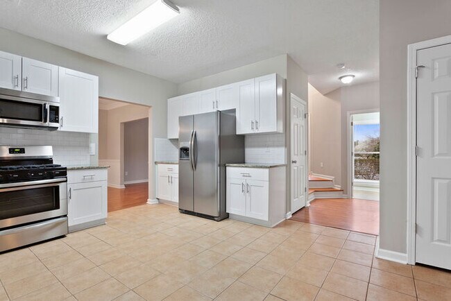Building Photo - 7119 Big Woods Dr, Woodstock