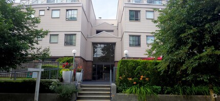 Building Photo - 2357 Whyte Av