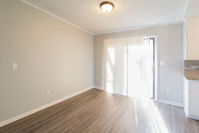 Building Photo - 105 Sawmill Dr
