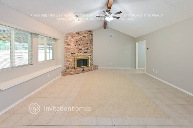 Foto del edificio - 8703 Saratoga Forest Dr