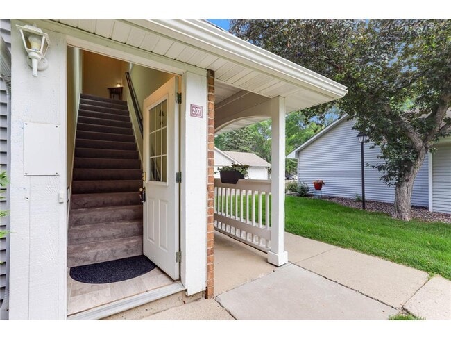 Foto del edificio - 3566 Blue Jay Way