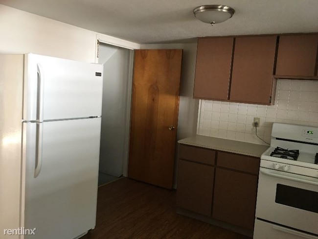Building Photo - 2 br, 1 bath Townhome - 619 Edwards Ave
