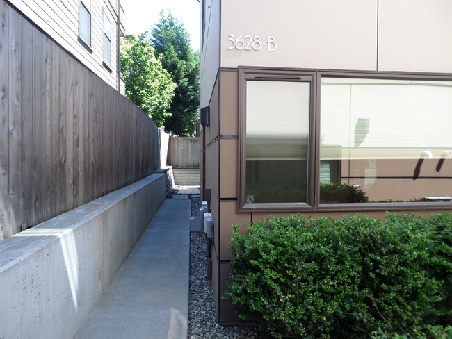 Building Photo - 3628 Palatine Ave N