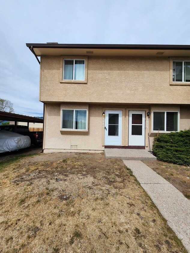 Welcome To This Beautifully Updated 2 Bed Townhome - Welcome To This Beautifully Updated 2 Bed Townhome