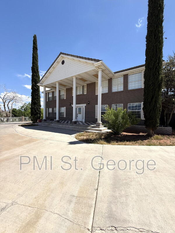 Building Photo - 2506 W Grandview Dr