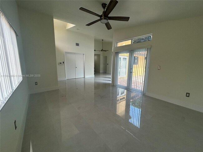 Foto del edificio - 20627 NE 9th Pl
