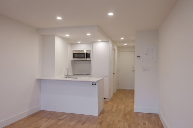 Building Photo - 3460 Rue Durocher