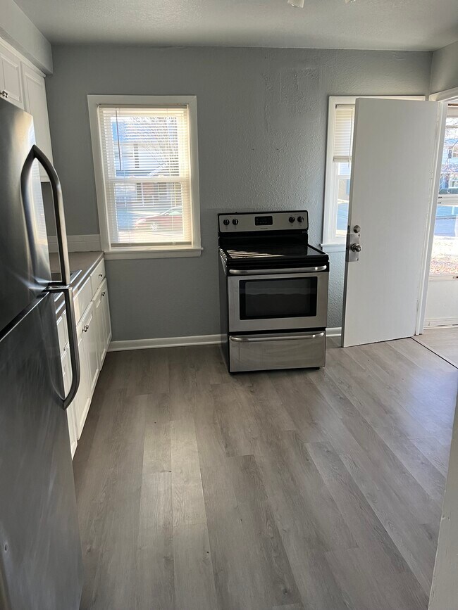 2204 N 102nd St Unit Lower, Wauwatosa, WI 53226 2204 N 102nd St