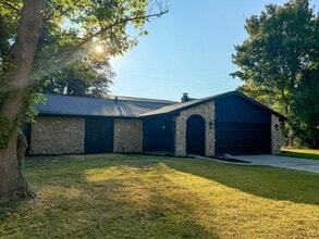 Building Photo - 4500 N Hereford Dr