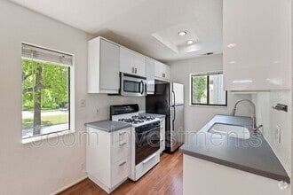 Building Photo - 111 S Sierra Madre Blvd