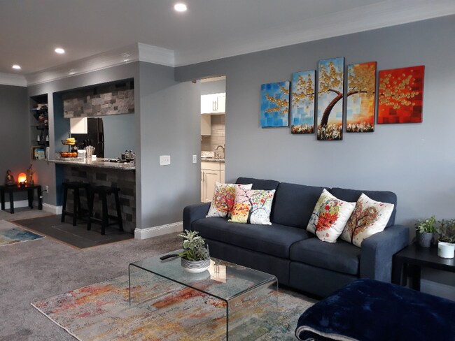 Foto del edificio - 2000 Waters Edge Dr