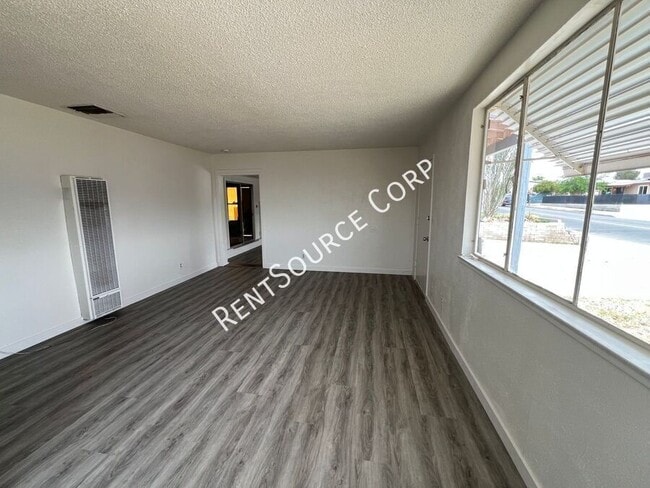 Building Photo - 650 Muriel Dr