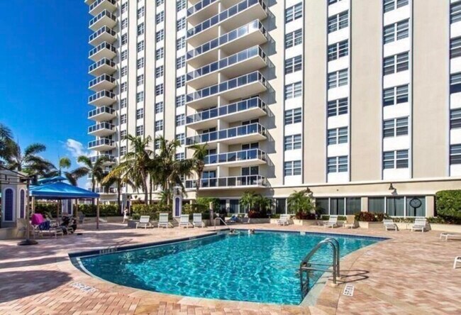 Foto del edificio - 336 N Birch Rd