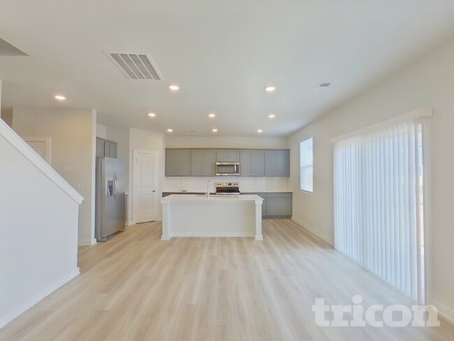 Building Photo - 2412 Appalachian Trl Dr