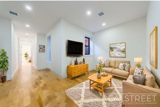 Foto del edificio - 3 bedroom in Brooklyn NY 11233