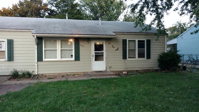 Building Photo - 841 Navaho Ave