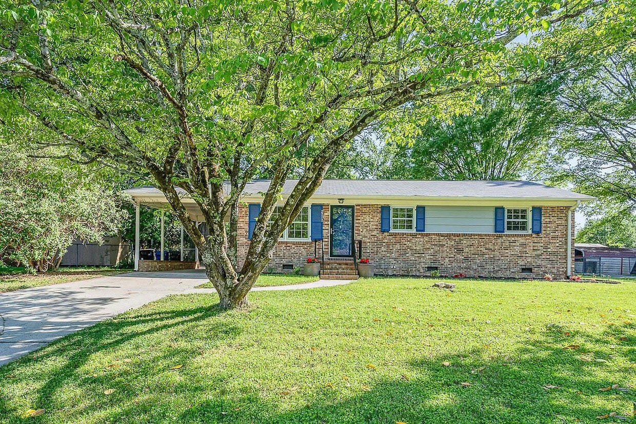 Primary Photo - 2212 Southern Dr