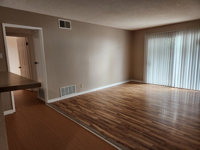 Family Room - 1300 Saratoga Ave