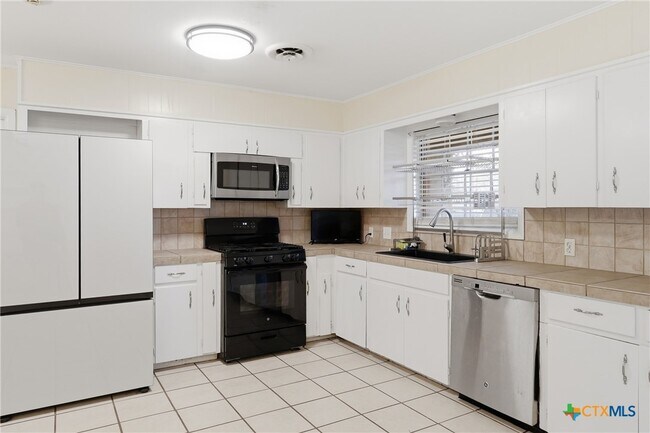 Foto del edificio - 803 Hibiscus Ln