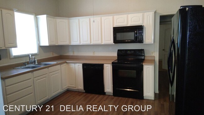 Foto del edificio - 4 br, 2 bath House - 207 W. 4th St.