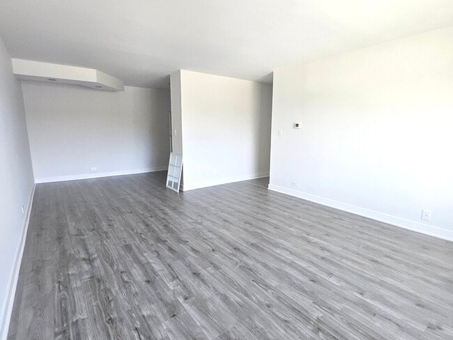 Building Photo - 1375 Rebecca Dr