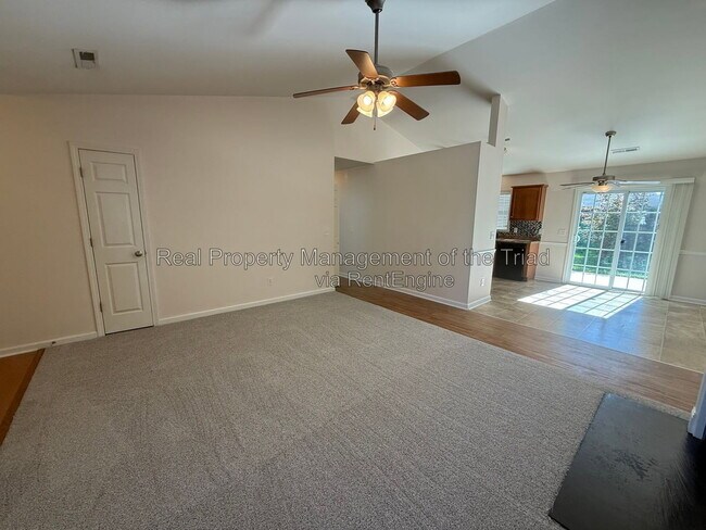 Foto del edificio - 5817 Huckleberry Ct