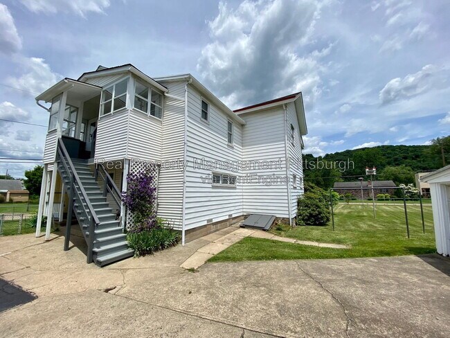Foto del edificio - 7209 Front River Rd