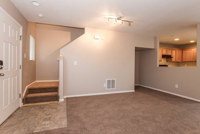 Building Photo - 872 Ponderosa Ln