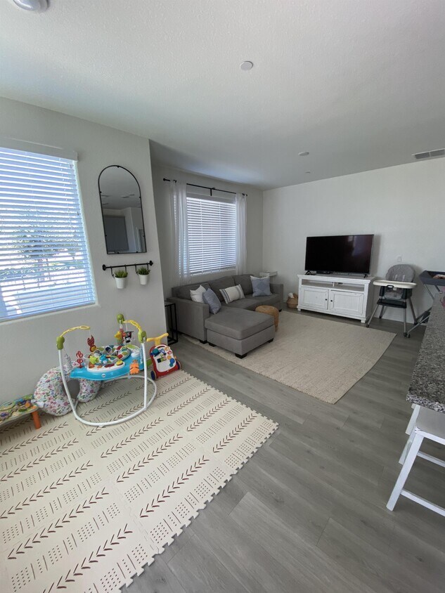 Foto principal - 3646 E Commerce Way