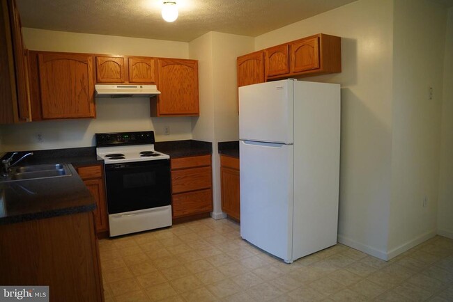 Building Photo - 33 Genesis Dr