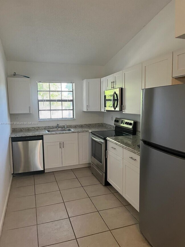 Building Photo - 301 Olivewood Pl