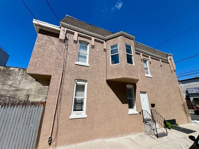 Foto del edificio - Stunning 4-Bedroom Townhome Near Temple Un...
