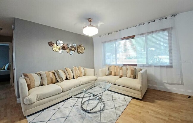 Building Photo - 609 Gershwin Dr