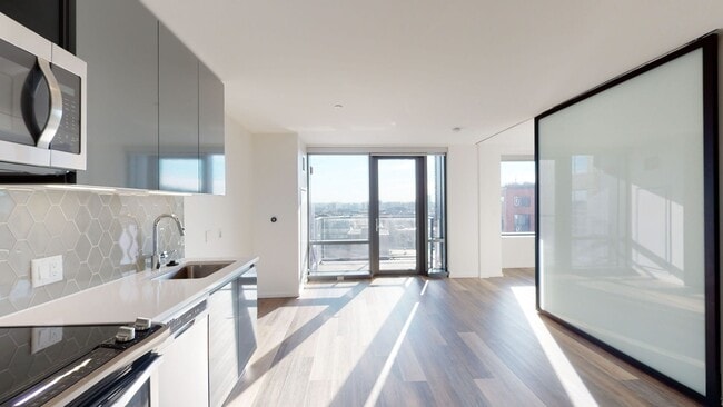 Interior Photo - 345 Harrison