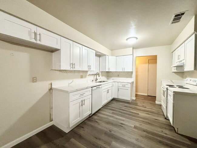 Photo - 3290 Cheyenne Dr House