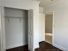 Building Photo - 9425 SW 77th Ct