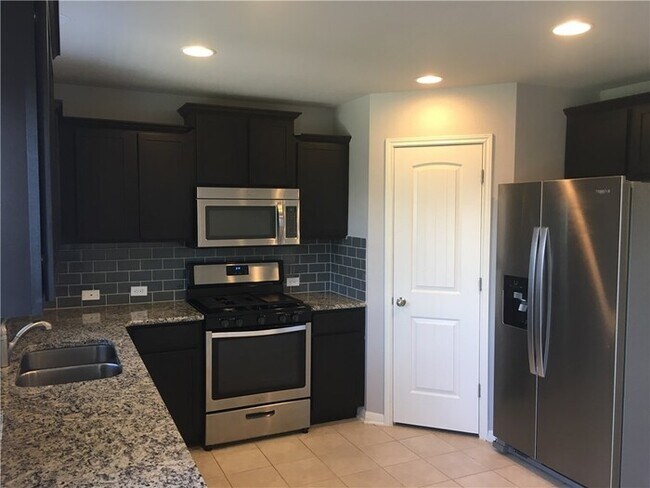 Foto del edificio - -NEW INCENTIVE- (SEE LISTING)Great 3 Bedroom home in Blanco Vista! Pets Welcome. 2016 Build