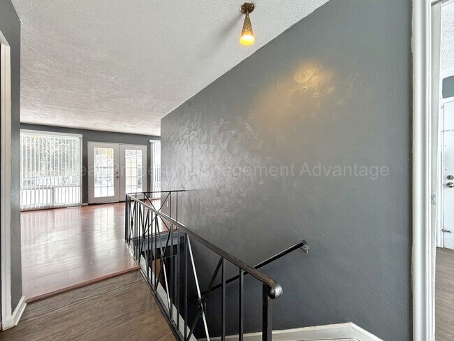 Building Photo - Beautiful Mid-Century 3 Bedroom Steps from Detroit Golf Club!