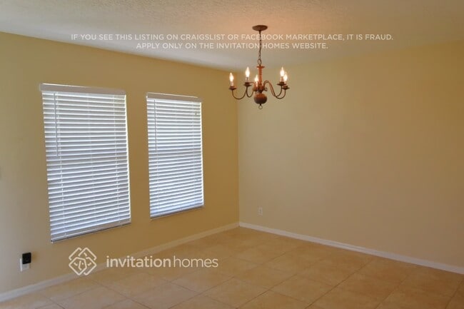 Building Photo - 2321 SW Kent Cir
