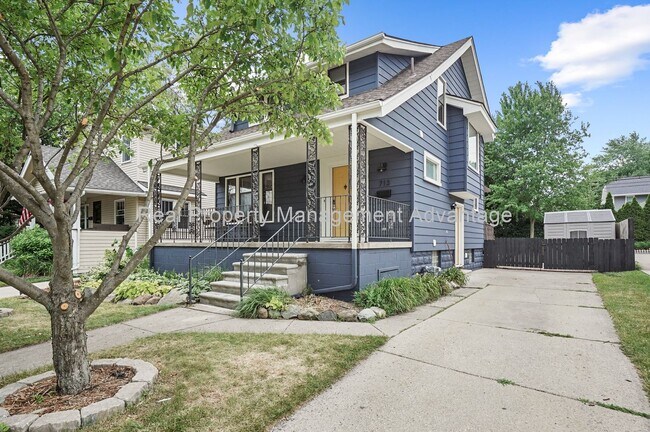 Foto del edificio - Meticulously Maintained with 3 Large Bedro...