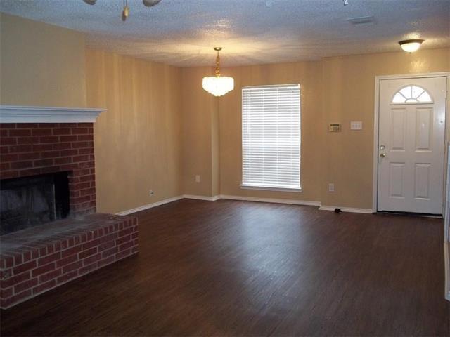 Foto del edificio - 213 Idle Creek Ln