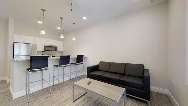 Interior Photo - 309 W Washington