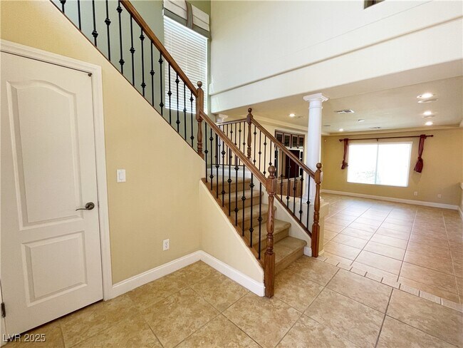 Building Photo - 9873 Belle Marie Ct