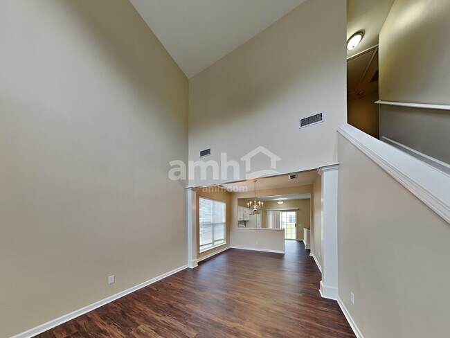 Building Photo - 3420 Laurenhurst Lane