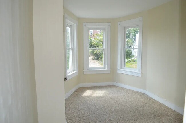 Foto del edificio - 1838 Rutland Ave