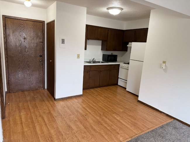 Building Photo - 515 Elm St