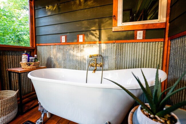 Foto del edificio - 461 Laughlin Ridge Rd