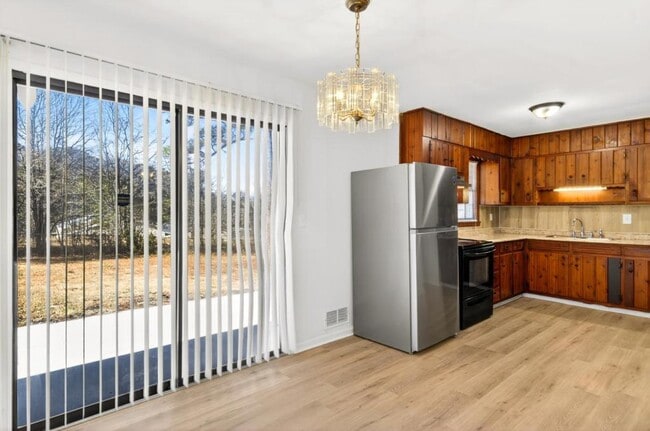 Building Photo - 4225 Cottage Ln